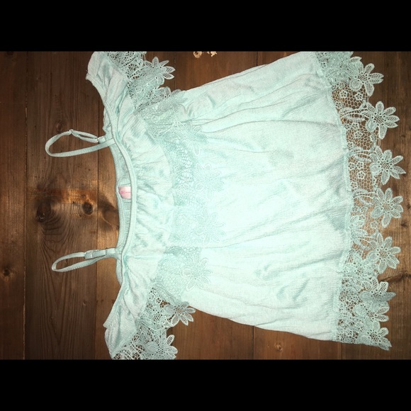 Cold shoulder top - Picture 3 of 4